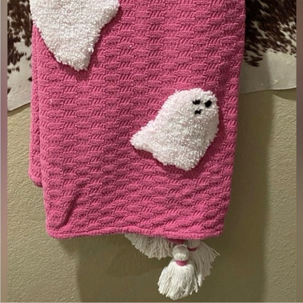 Rachel Zoe Pink Viral Ghost Throw - Picture 2 of 4